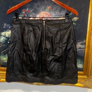 A&F NEW Black Faux Leather Mini Skirt with Side Slit Exposed Zipper Back Size M